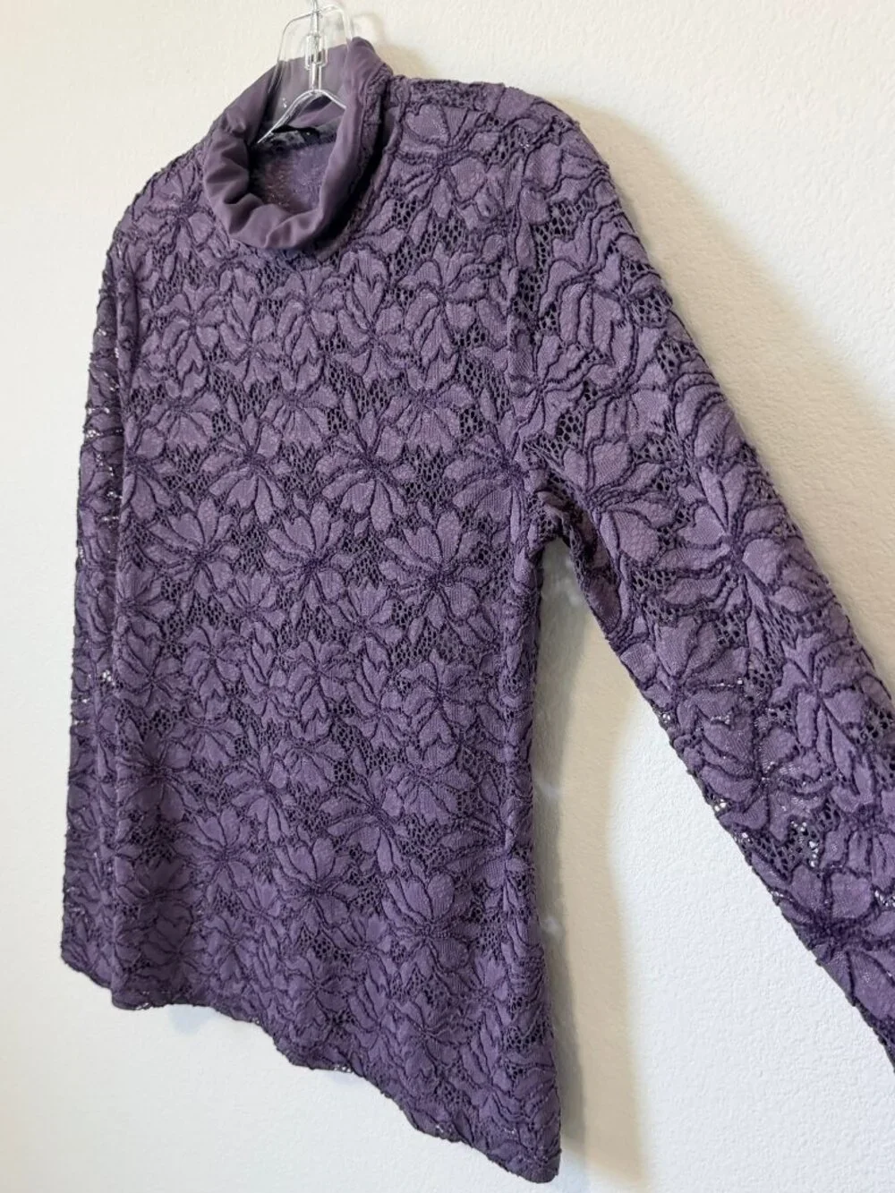 WHBM Long Sleeve Turtleneck Purple Floral Lace Stretch Blouse Women's Size M